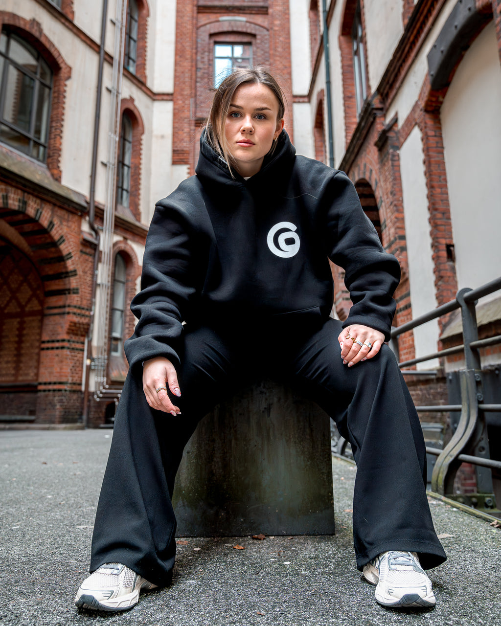 Clutch Hoodie Black